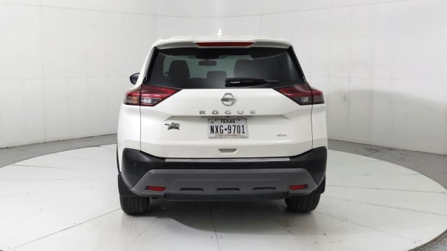 Used 2021  Nissan SV image 4