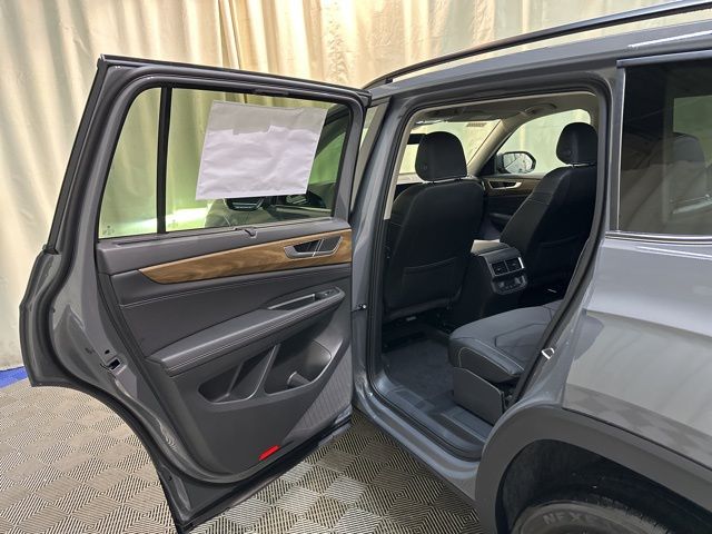 2026 Volkswagen Atlas SE Technology photo 23