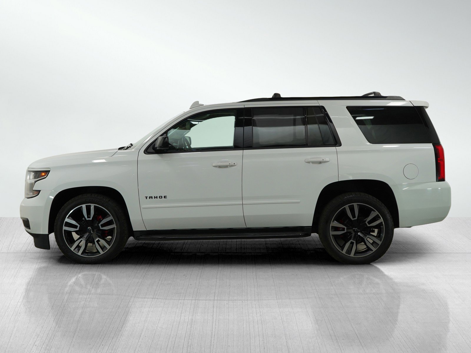 Used 2018 Chevrolet Tahoe Premier with VIN 1GNSKCKJ8JR247412 for sale in White Bear Lake, Minnesota
