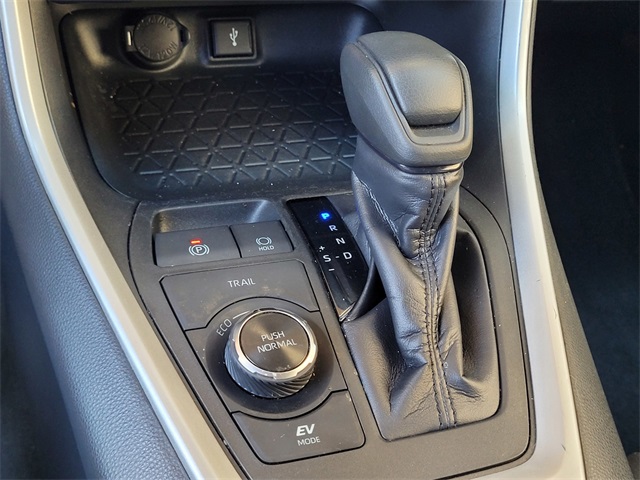2020 Toyota RAV4 Hybrid XLE photo 22