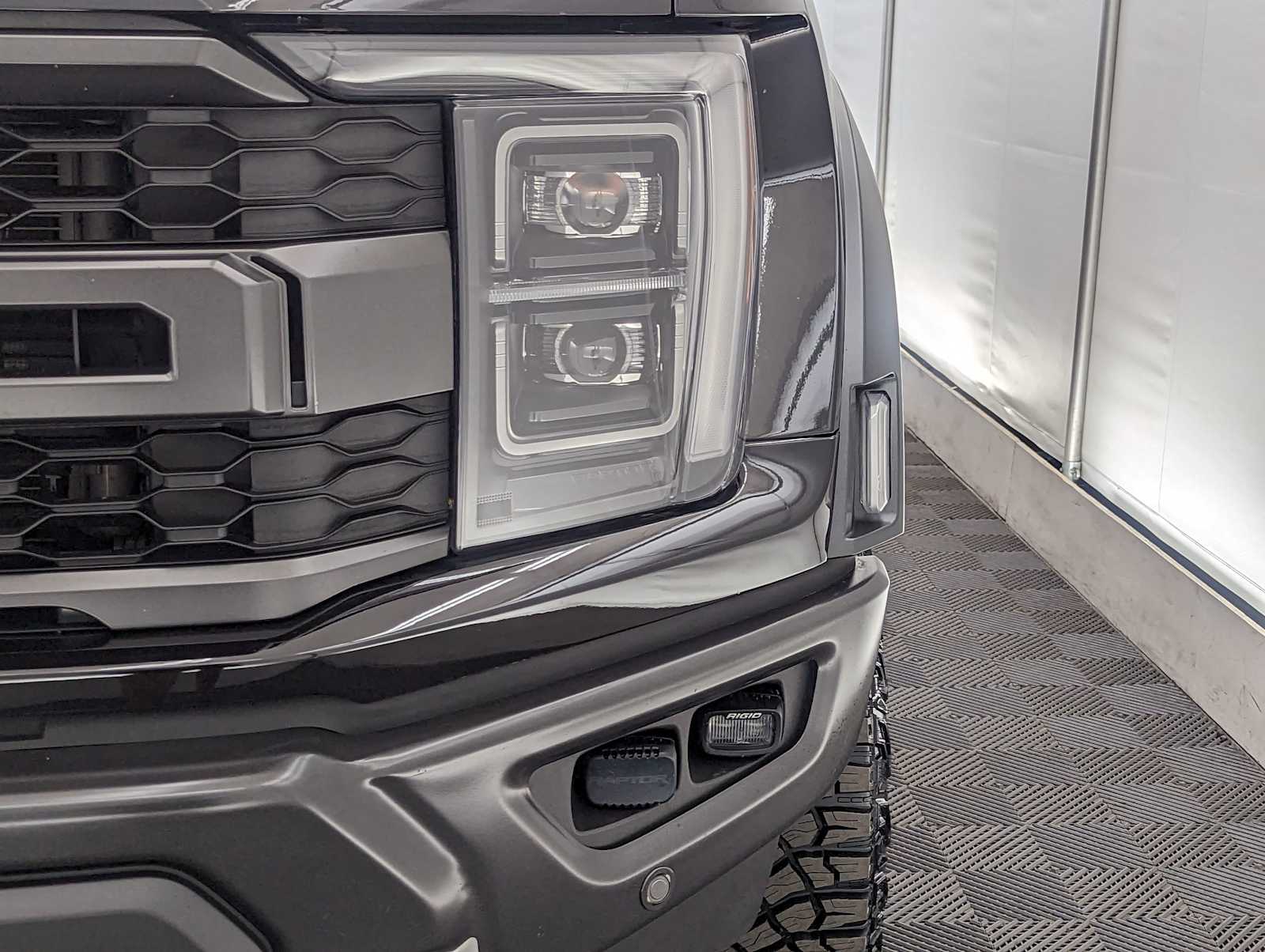 2023 Ford F-150 Raptor photo 8