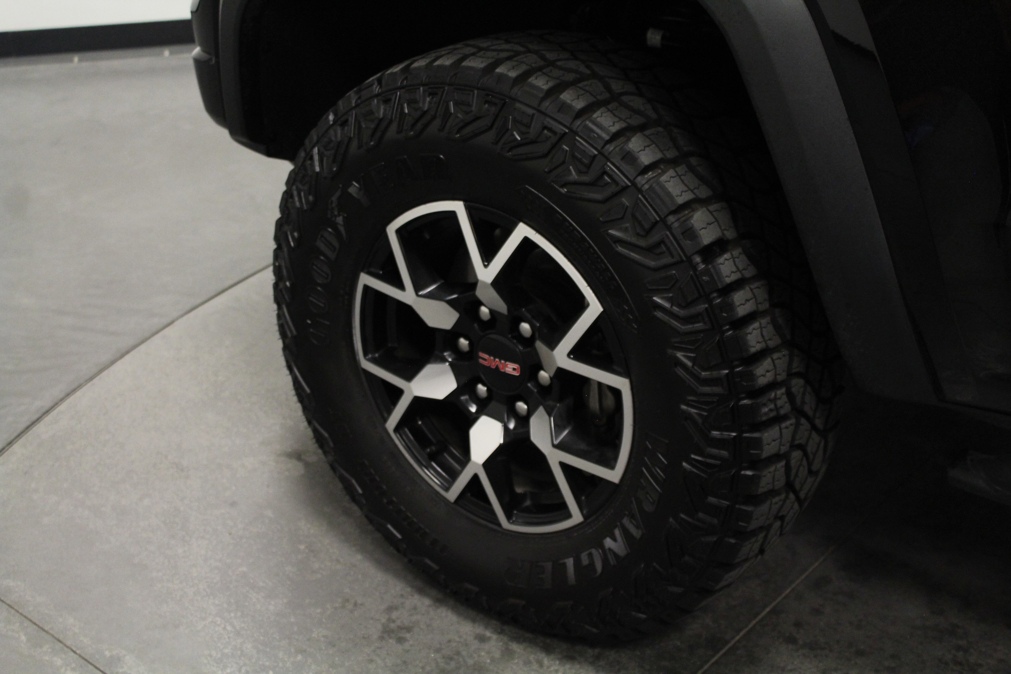 2024 Gmc Canyon AT4X photo 9