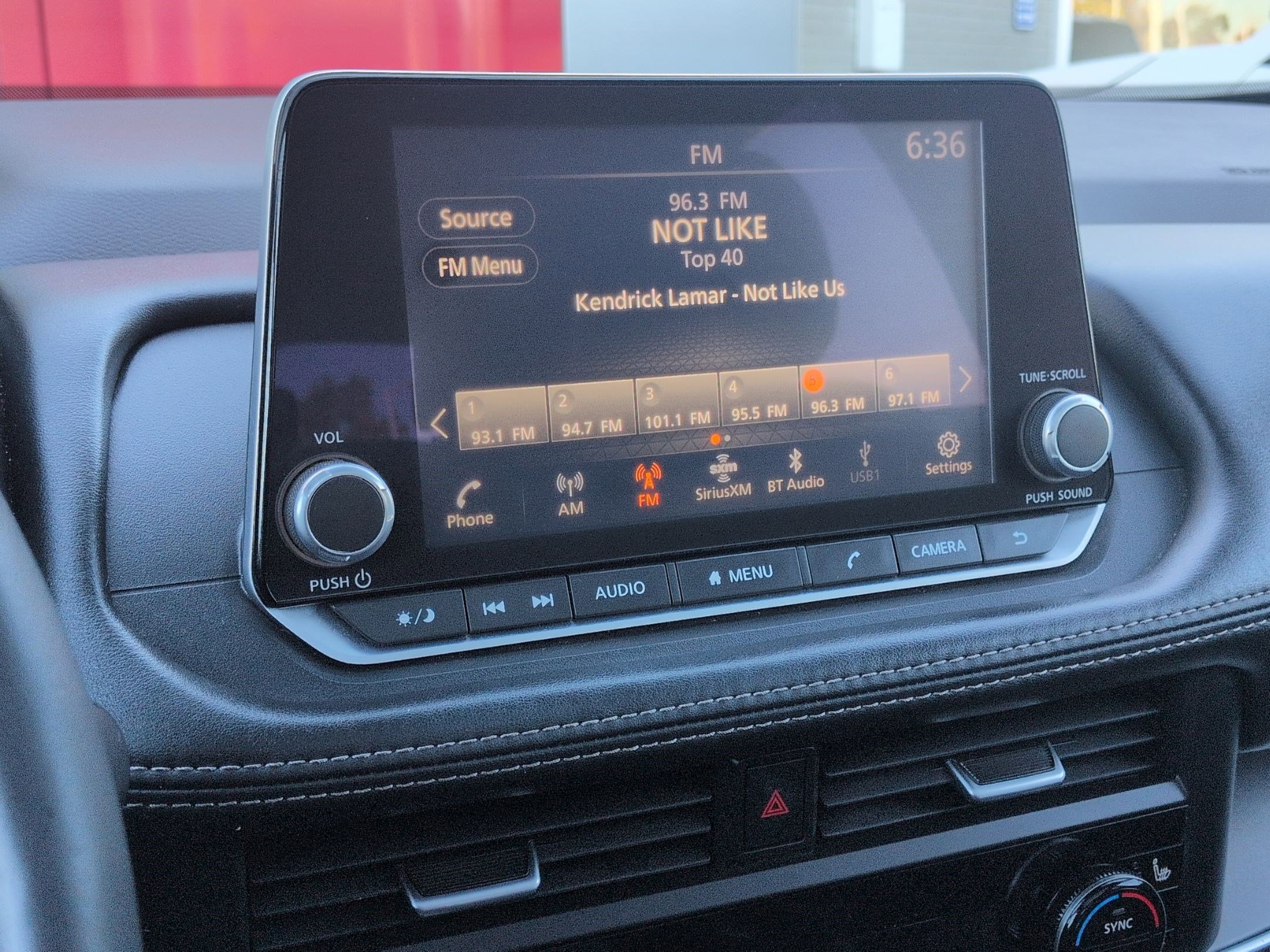 2023 Nissan Rogue SV photo 4