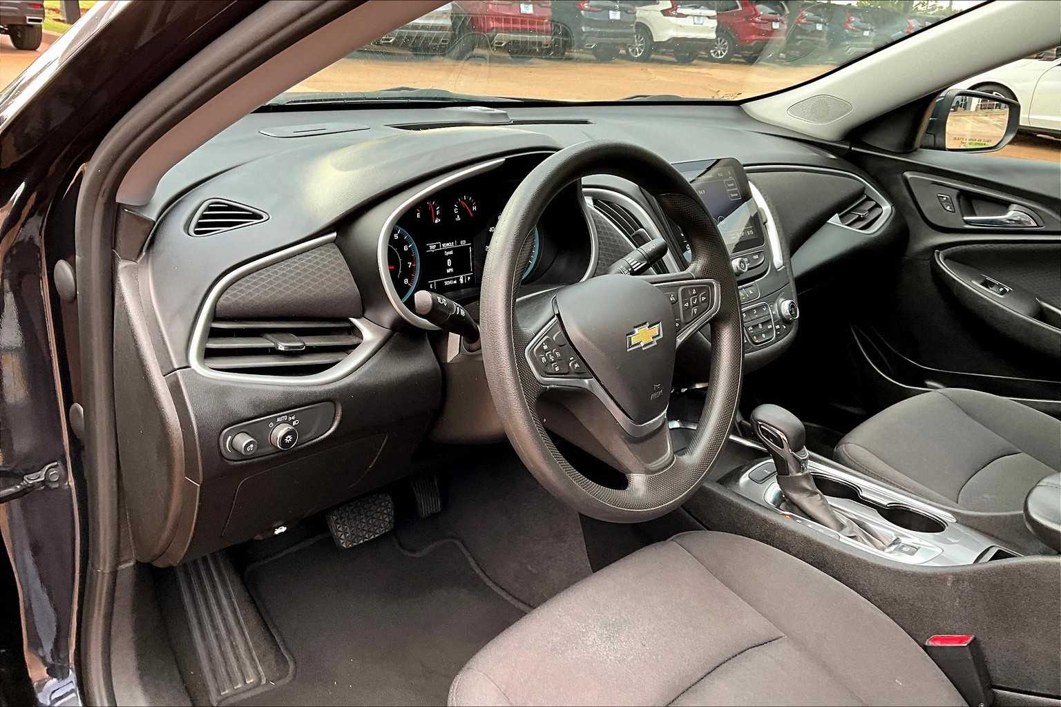 2023 Chevrolet Malibu 1LT photo 13
