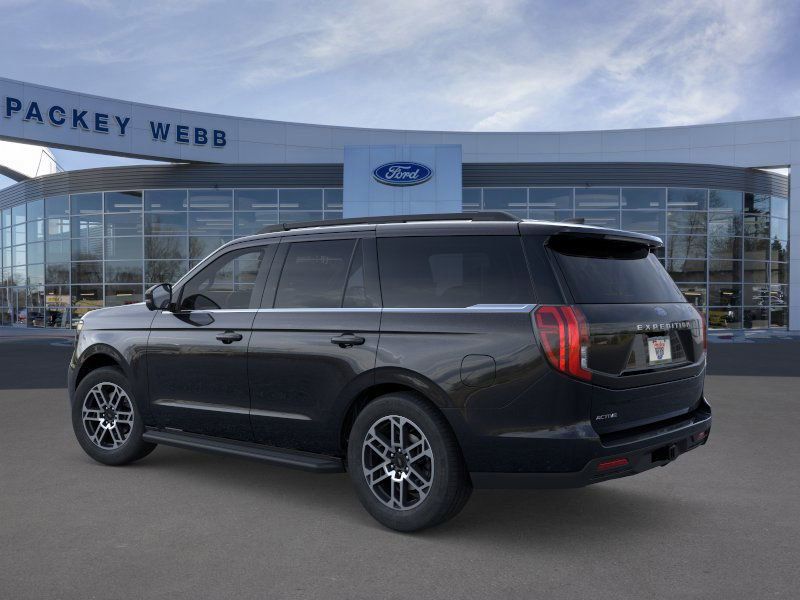 2025 Ford Expedition photo 2