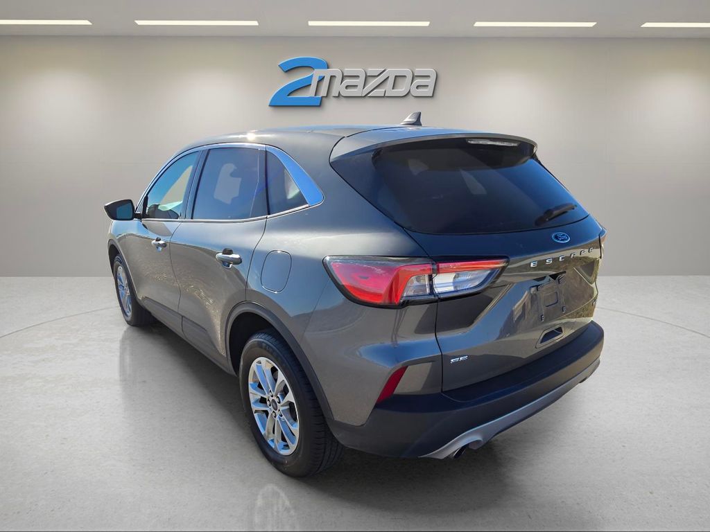 2022 Ford Escape SE photo 3
