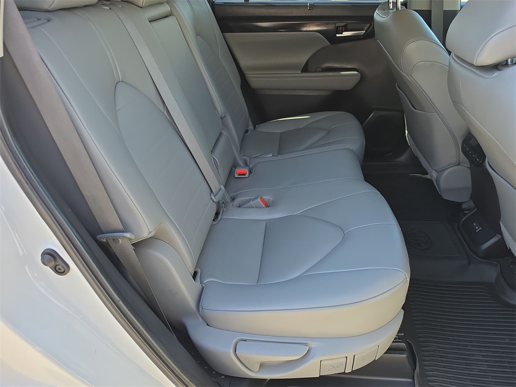 2023 Toyota Highlander XLE photo 34