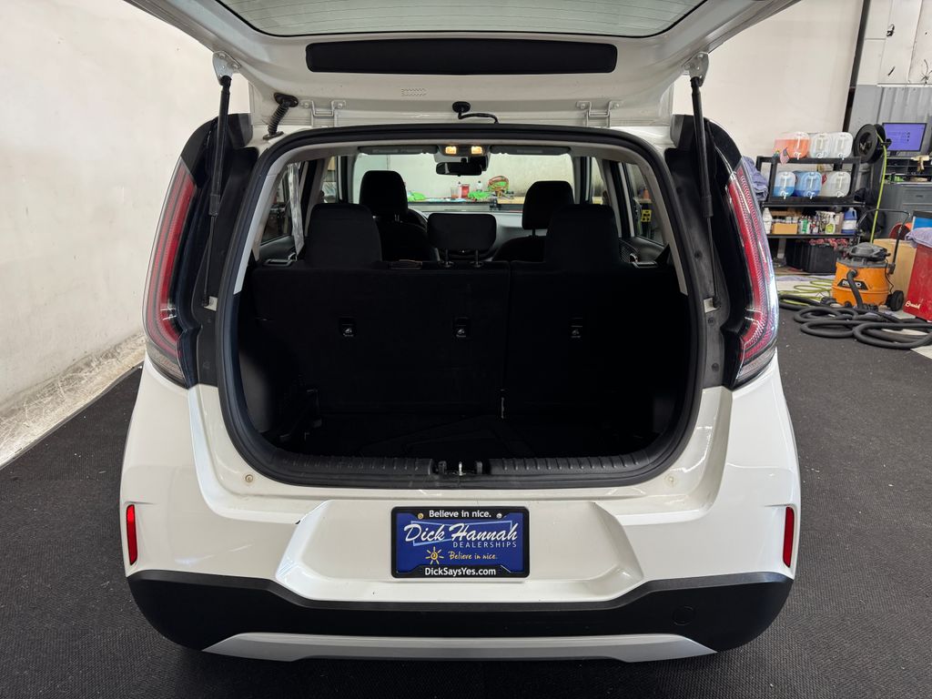 2023 Kia Soul LX photo 4