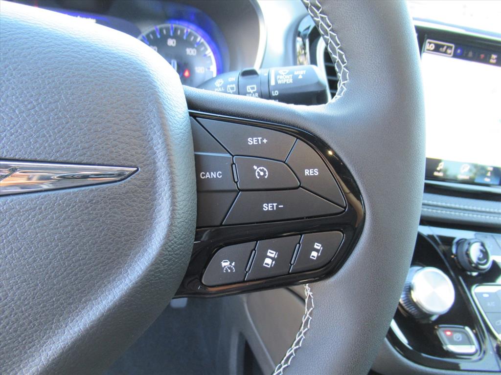 2026 Chrysler Pacifica Limited photo 19