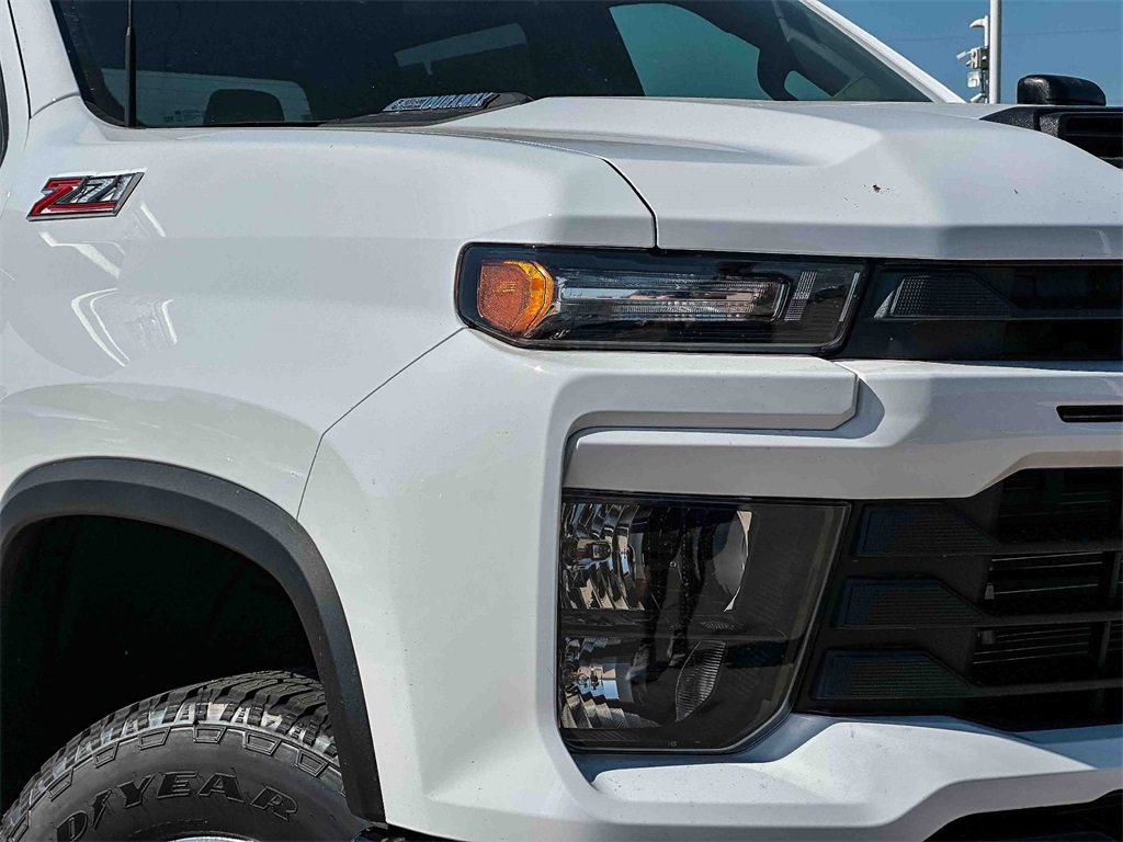 2026 Chevrolet Silverado 2500HD Custom photo 4