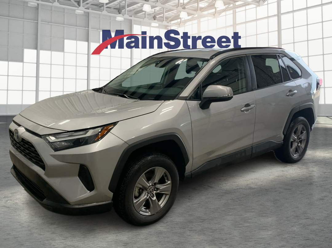 2024 Toyota RAV4 XLE's photo