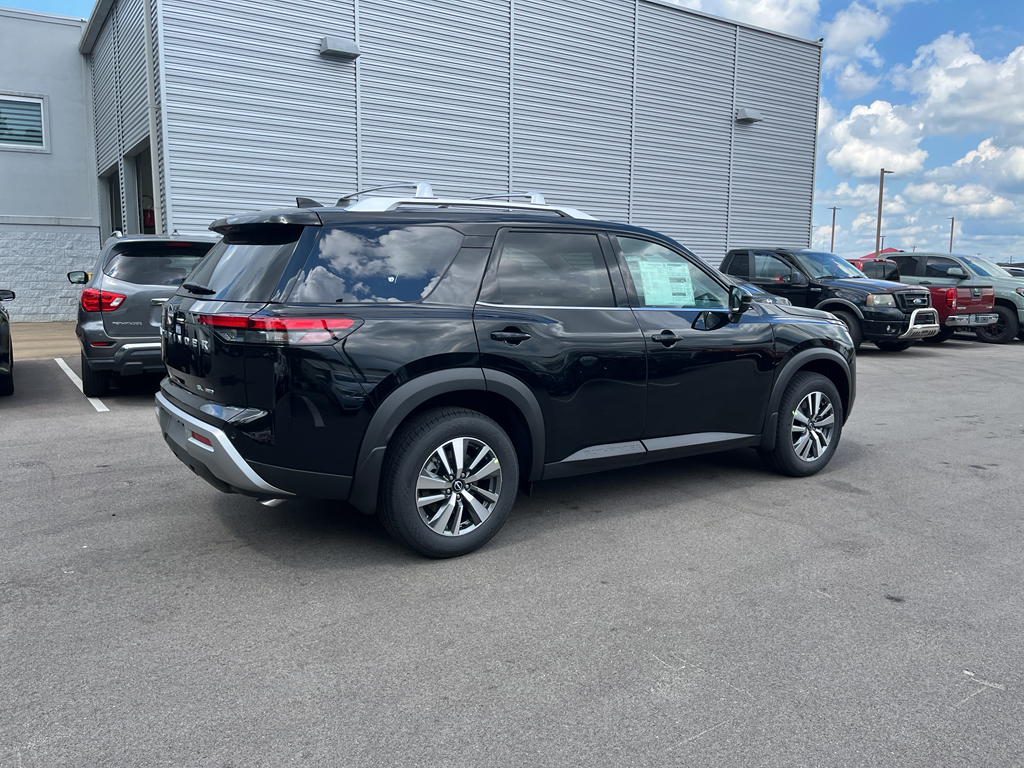 2025 Nissan Pathfinder SL photo 3