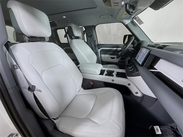 2025 Land Rover Defender 110 X-Dynamic SE photo 25