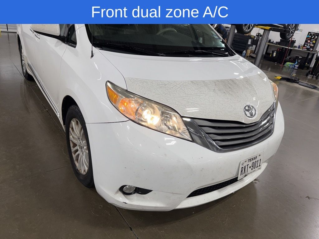 2012 Toyota Sienna XLE photo 2