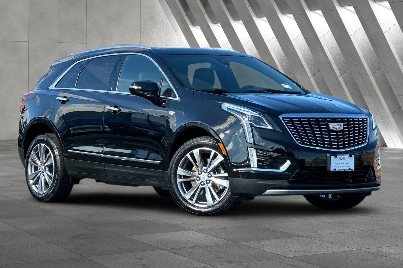 2025 Cadillac XT5 Premium Luxury photo 2