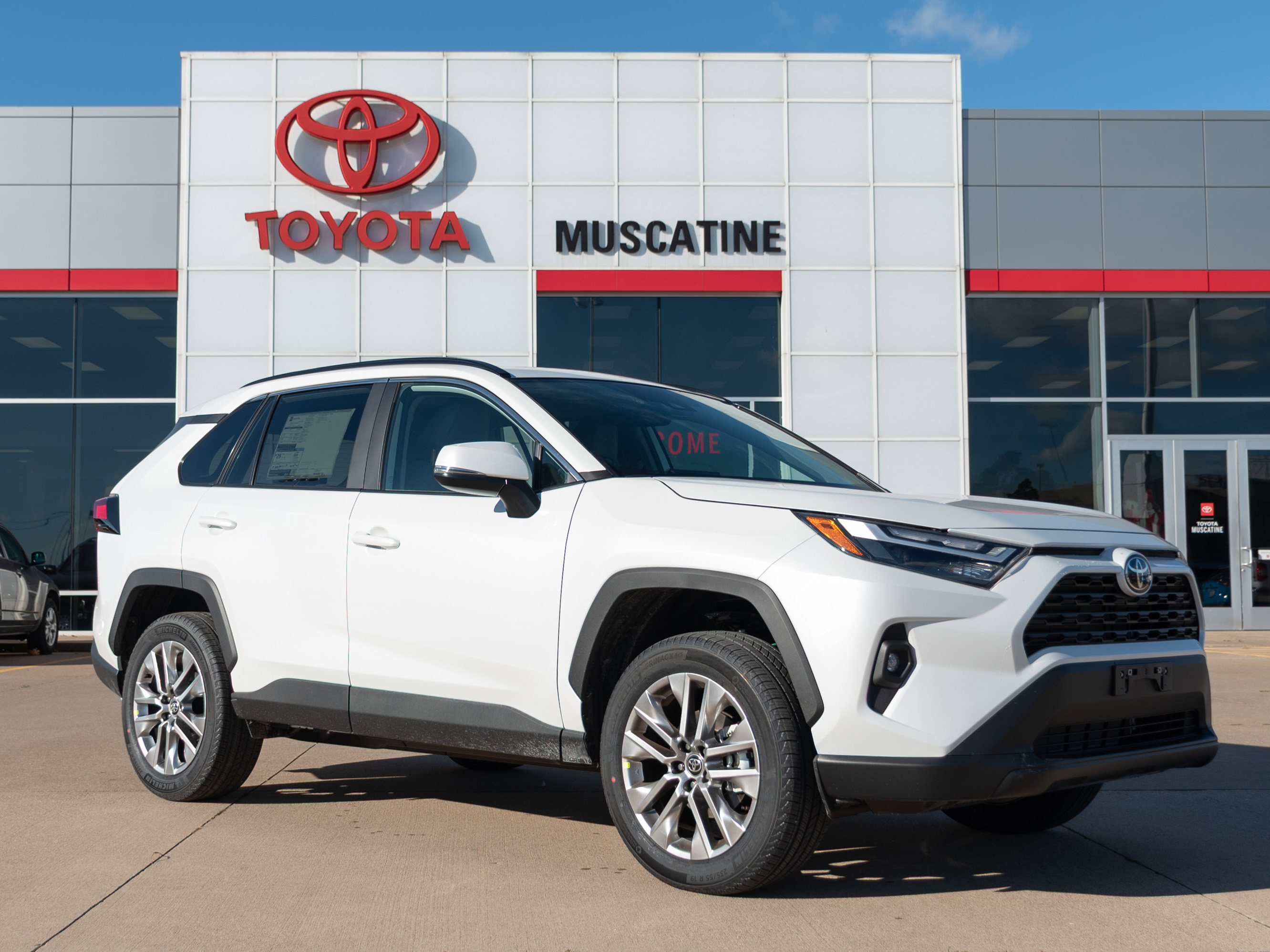 2025 Toyota RAV4 XLE Premium's photo