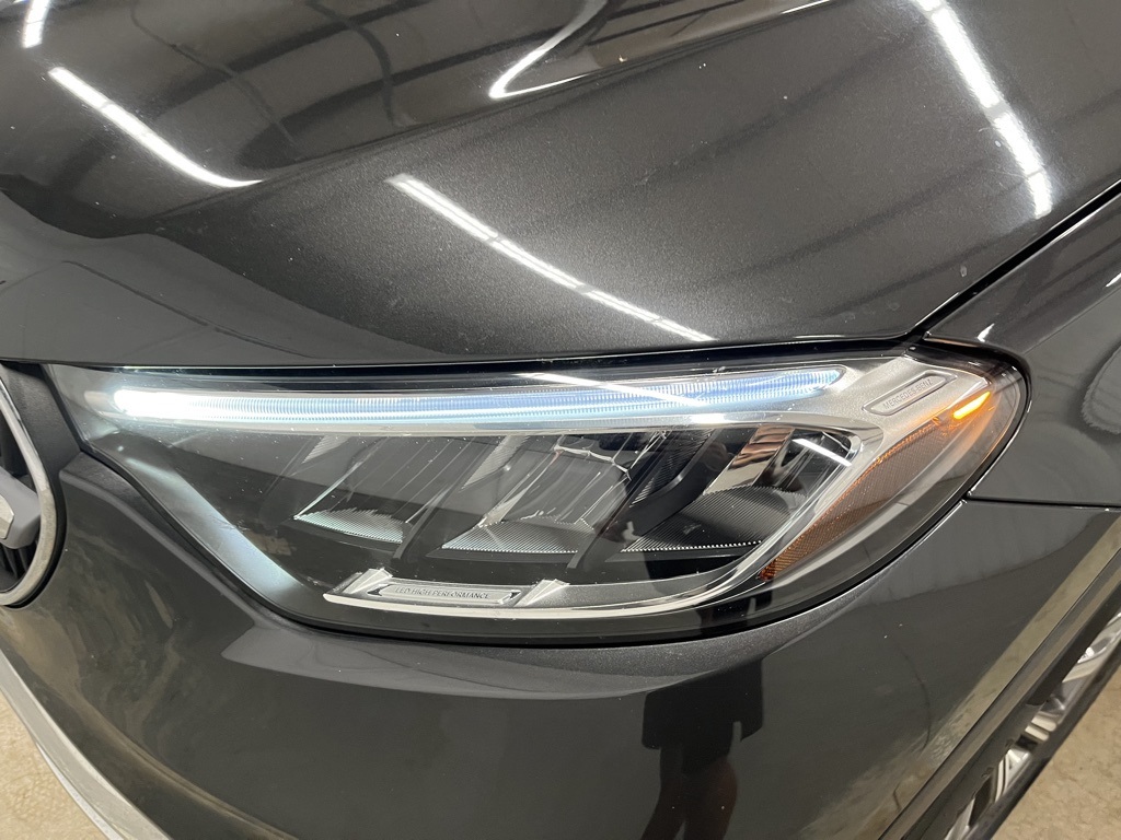 2024 Mercedes Benz GLC 300 photo 8