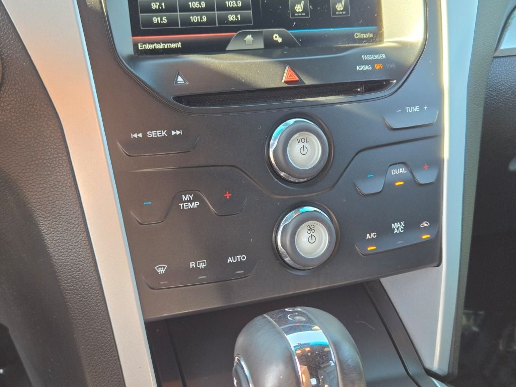 2015 Ford Explorer XLT photo 26