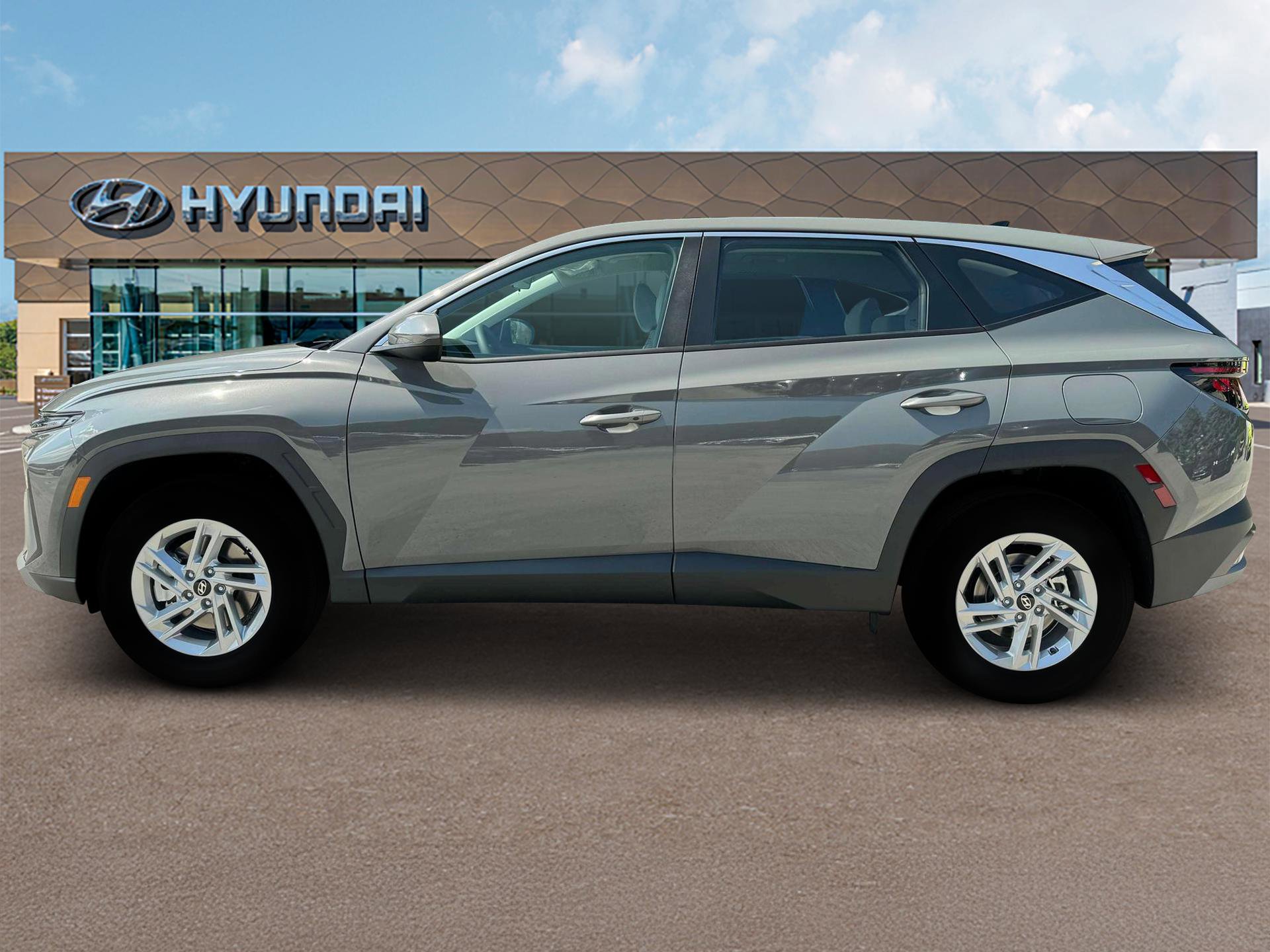2025 Hyundai Tucson SE photo 3