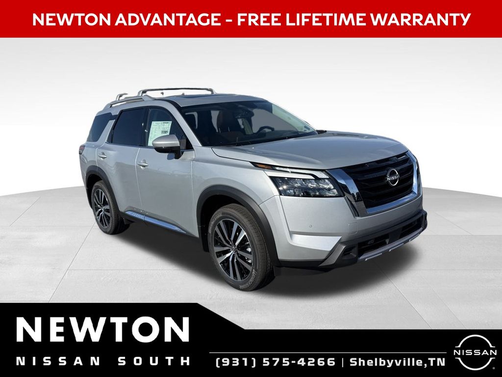 2025 Nissan Pathfinder Platinum's photo