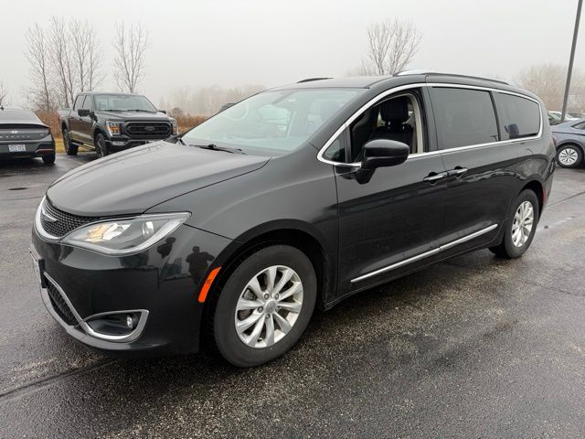 2019 Chrysler Pacifica Touring L's photo