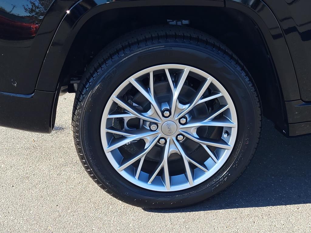 2024 Jeep Cherokee Summit photo 22