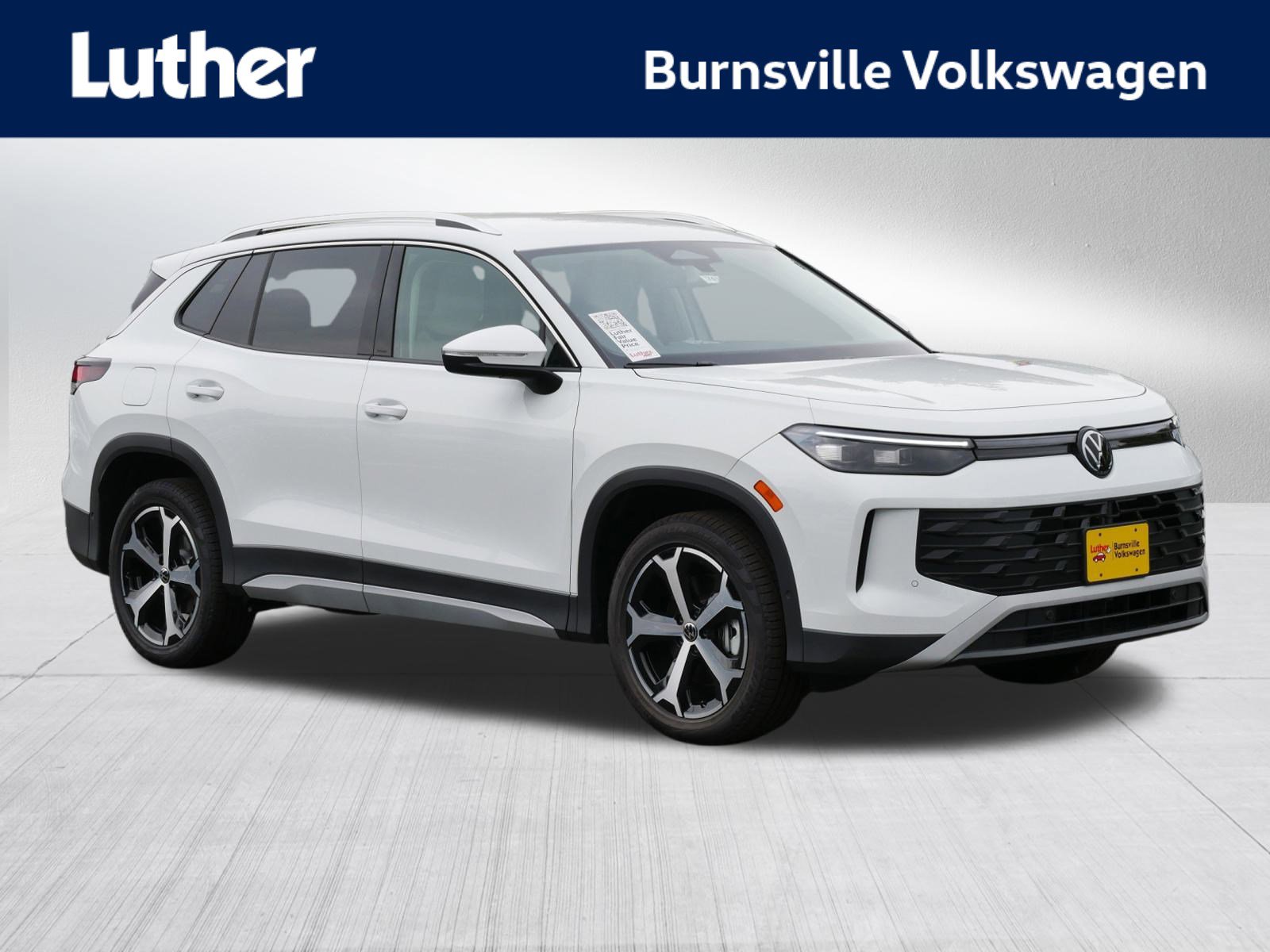 2025 Volkswagen Tiguan SE's photo