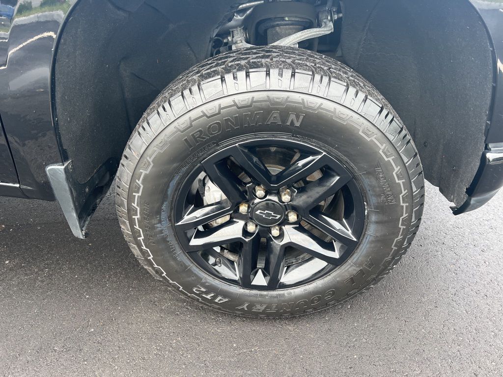 2020 Chevrolet Silverado 1500 Custom Trail Boss photo 2