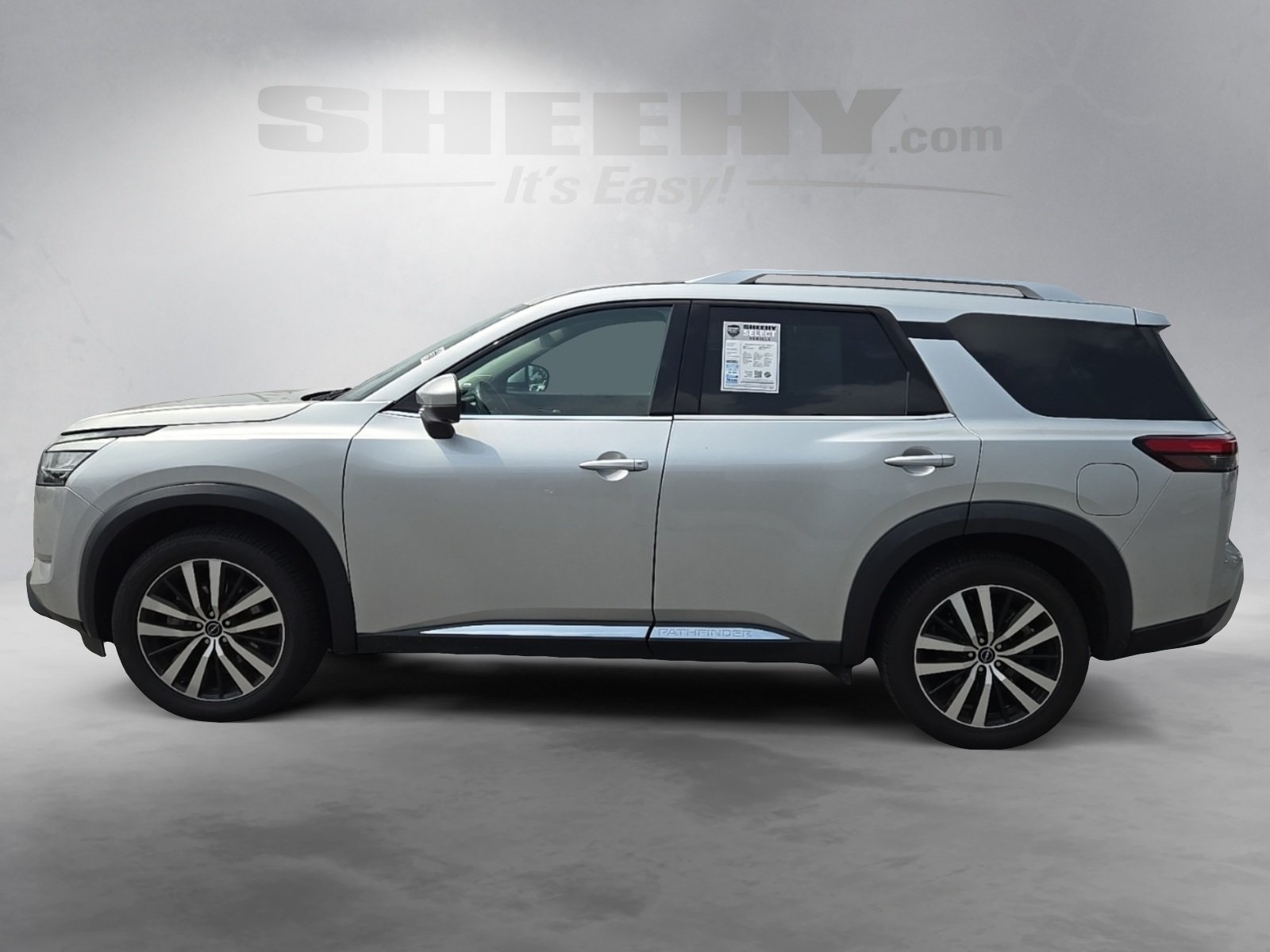 2023 Nissan Pathfinder Platinum photo 4