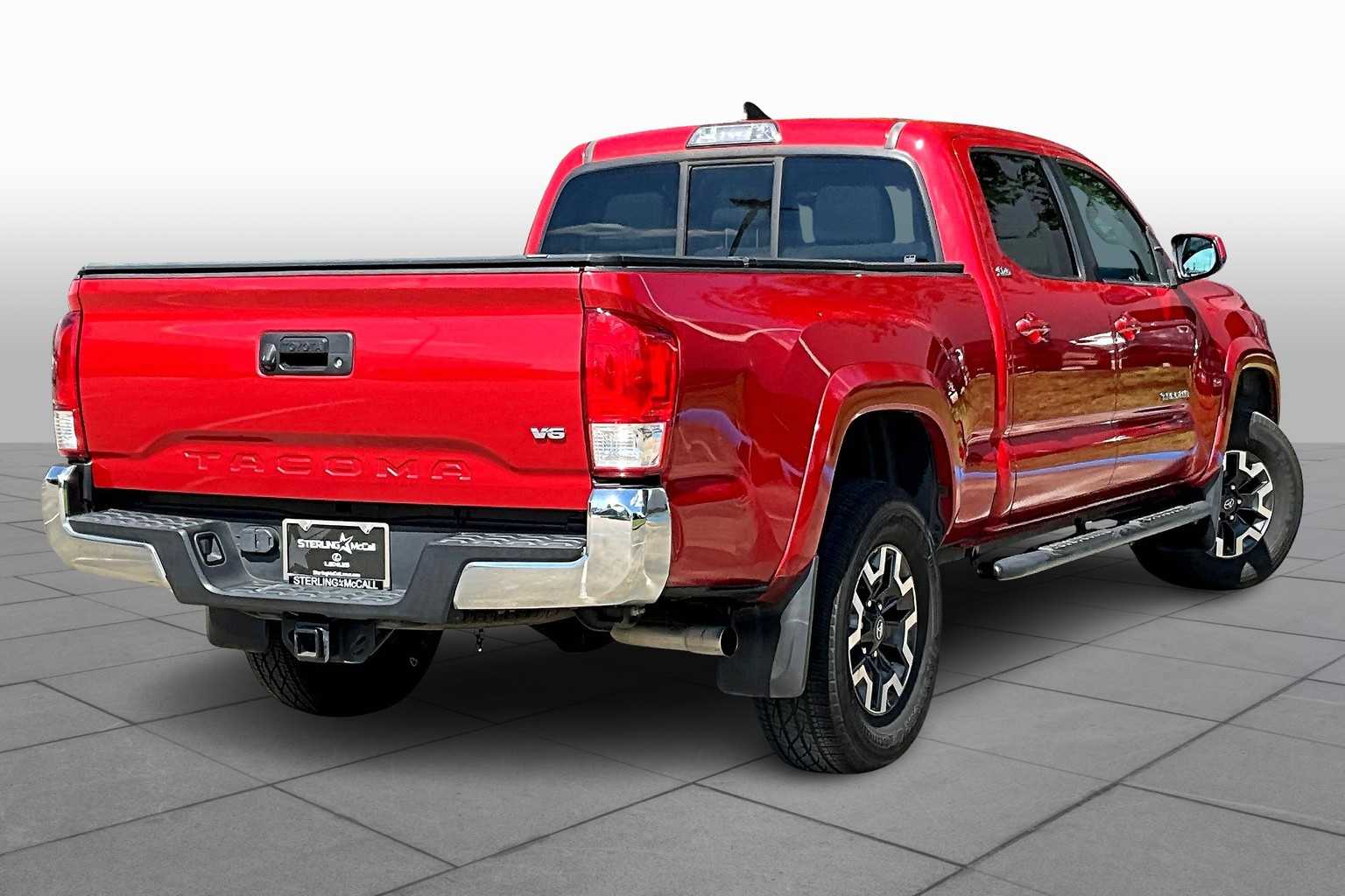 2017 Toyota Tacoma SR5 photo 11