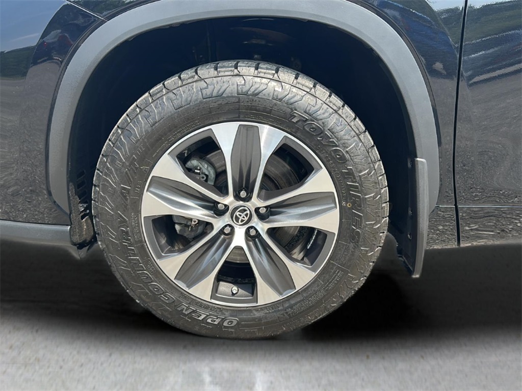 2022 Toyota Highlander XLE photo 27