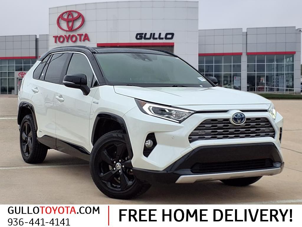 2020 Toyota RAV4 XSE's photo