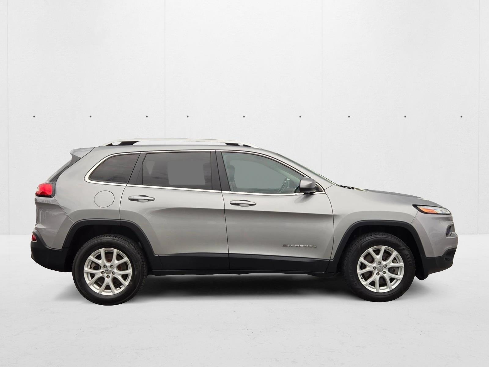 2016 Jeep Cherokee Latitude photo 4