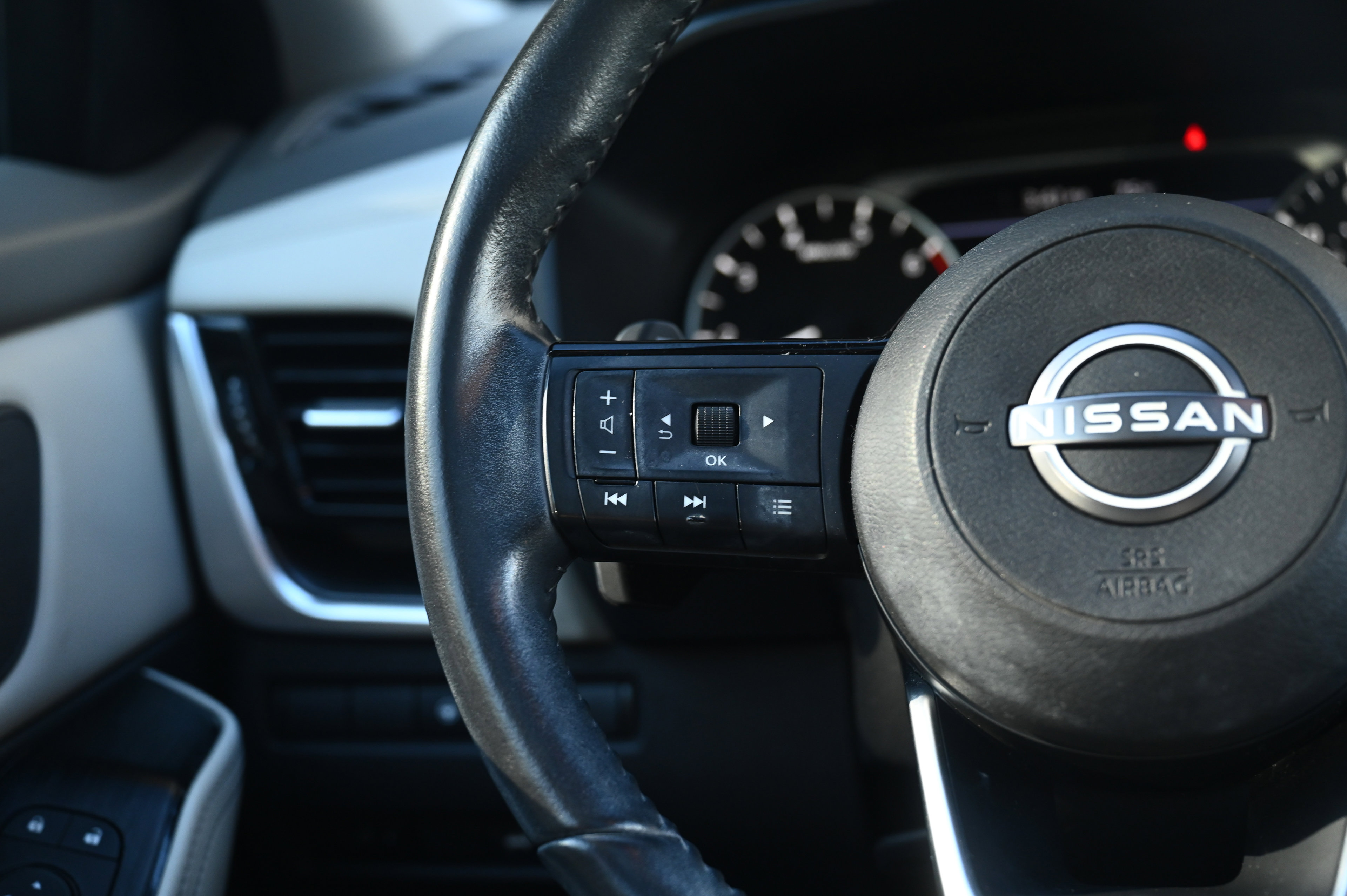 2022 Nissan Rogue SV photo 30