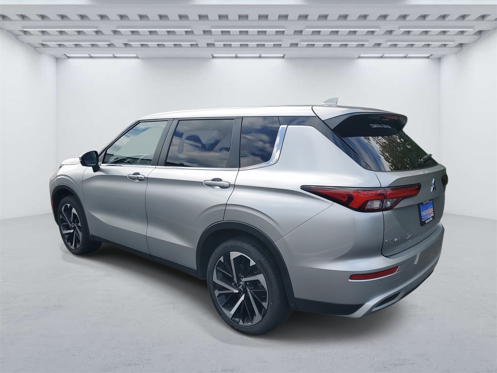 2024 Mitsubishi Outlander SE photo 3