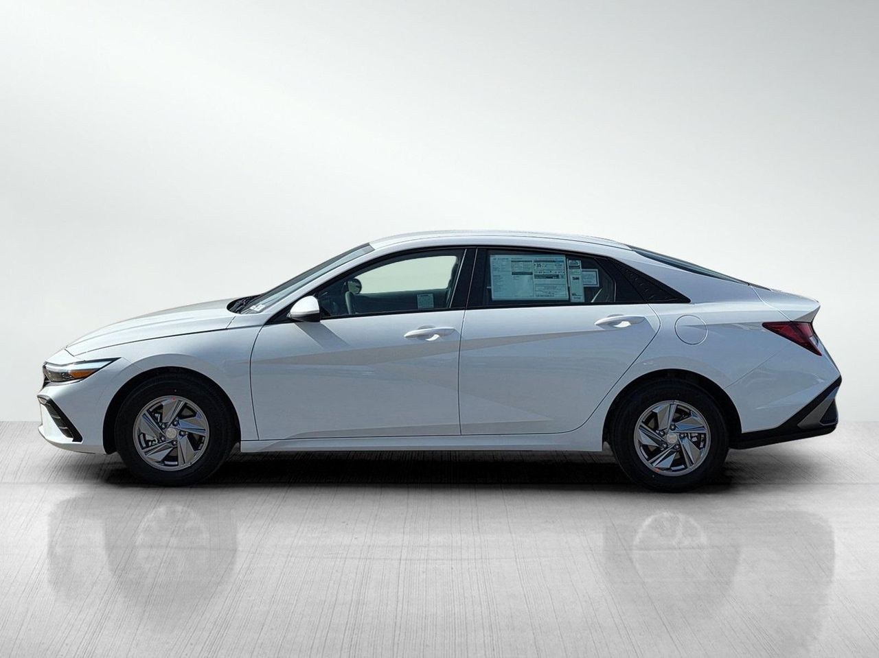 2026 Hyundai Elantra SE photo 4