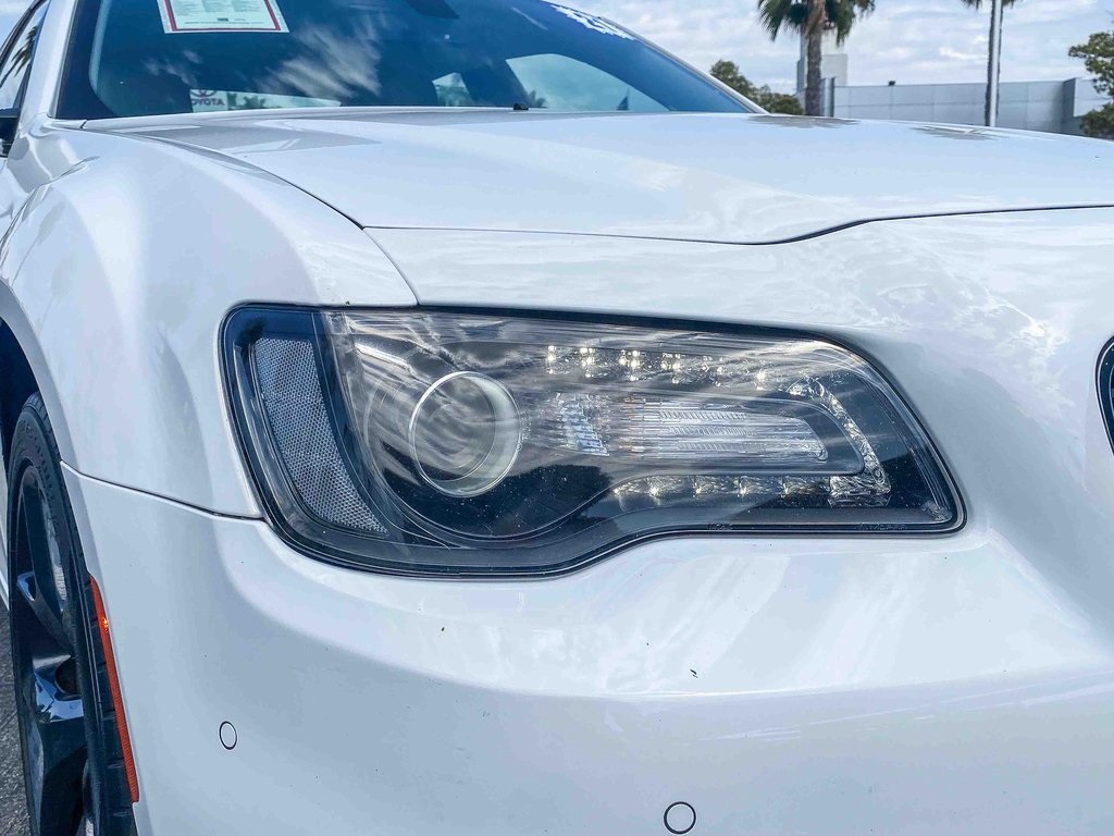 2021 Chrysler 300 Touring photo 5