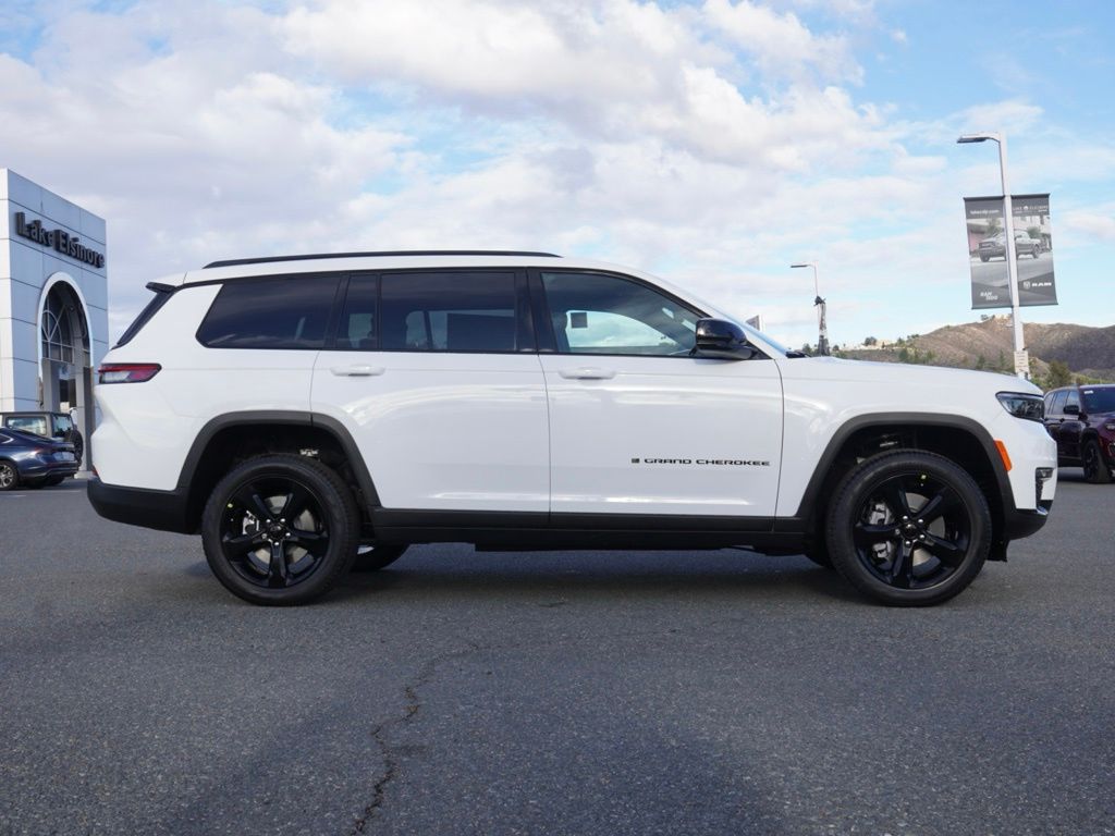 New 2025 Bright White Clear-Coat Exterior Paint Jeep Limited Black Appearance Edition image 2