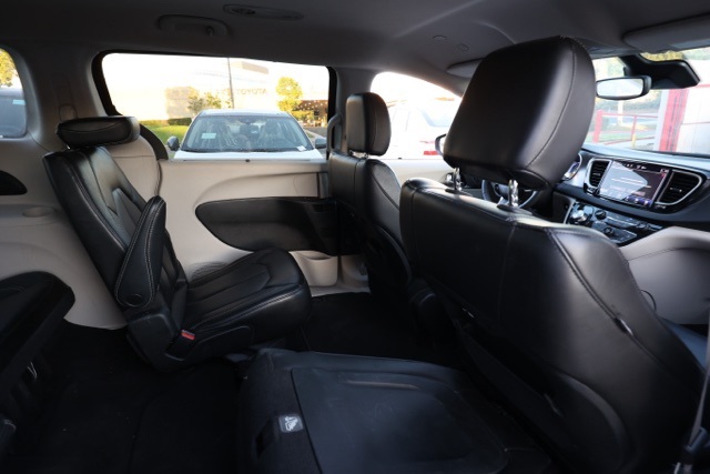 2023 Chrysler Pacifica Touring L photo 16