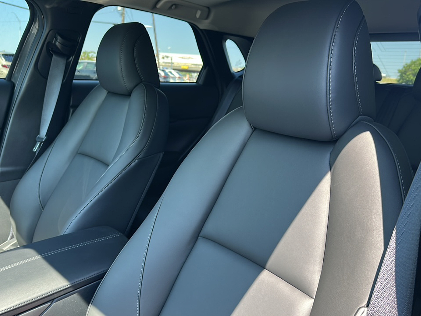2025 Mazda CX-30 2.5 S Preferred photo 4