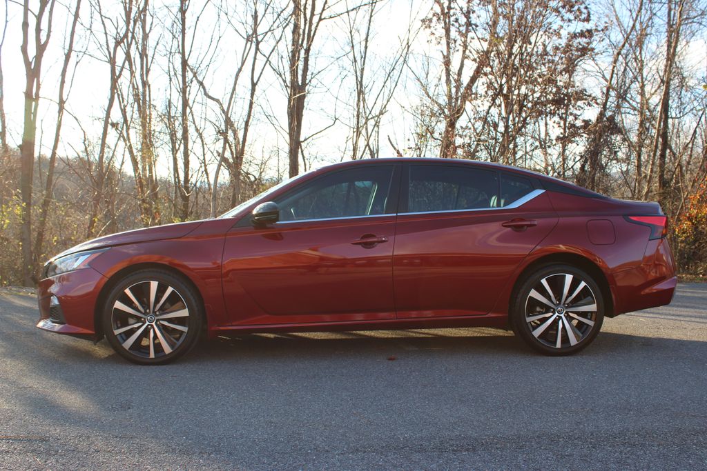 2021 Nissan Altima 2.5 SR photo 3