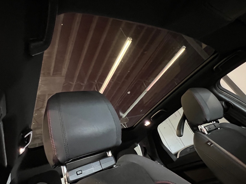 2020 Land Rover Discovery Sport SE R-Dynamic photo 21