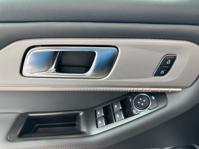 2025 Ford Explorer photo 10