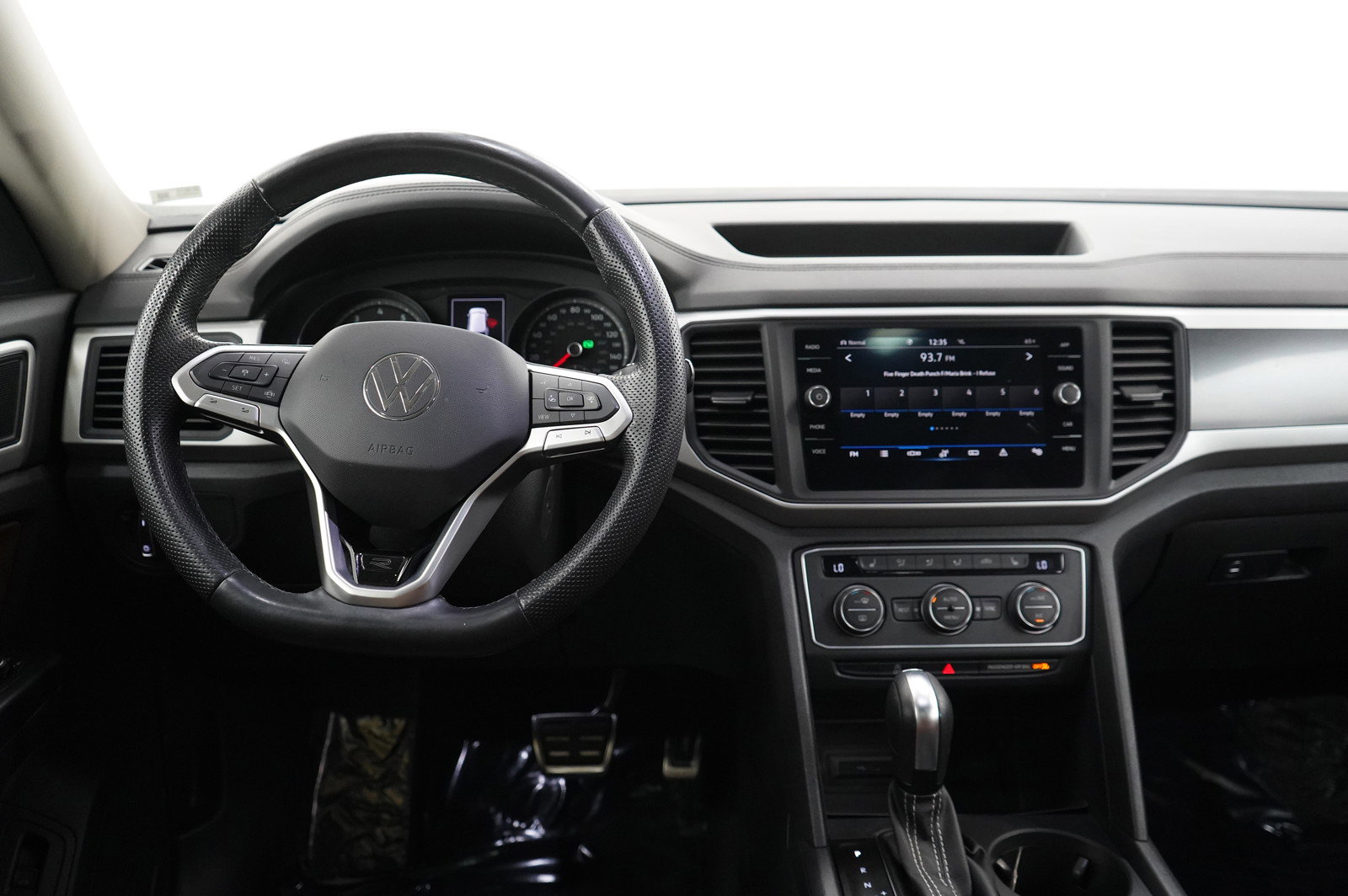 2021 Volkswagen Atlas SE Technology R-Line photo 13