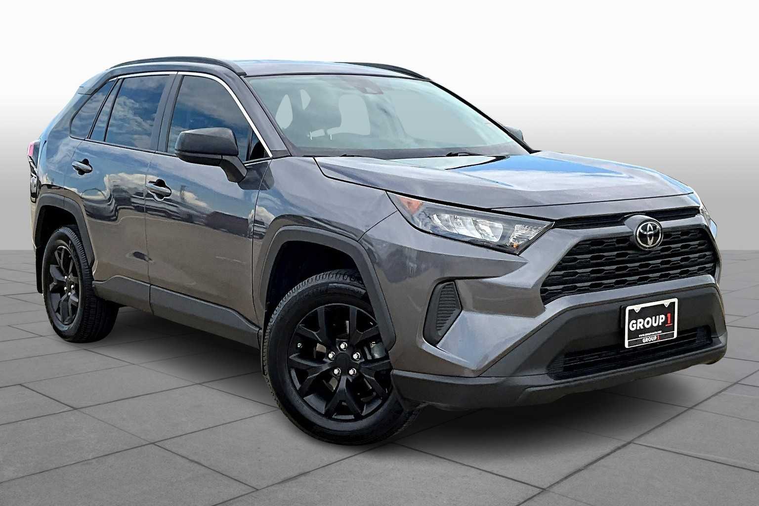 2021 Toyota RAV4 LE photo 2