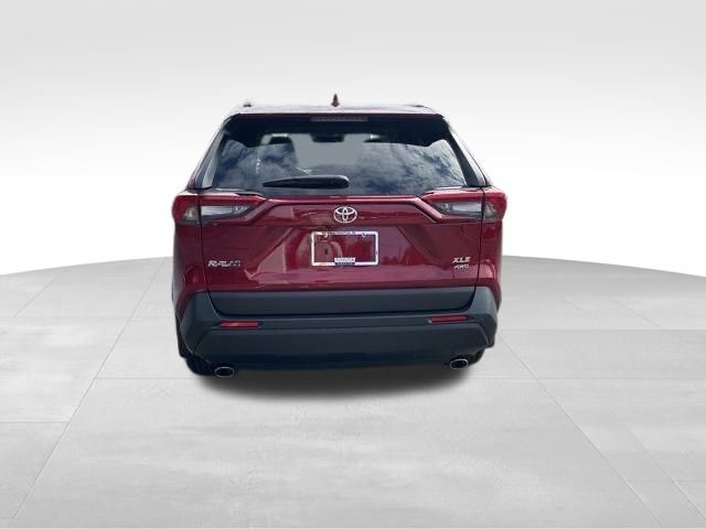 2025 Toyota RAV4 XLE photo 4
