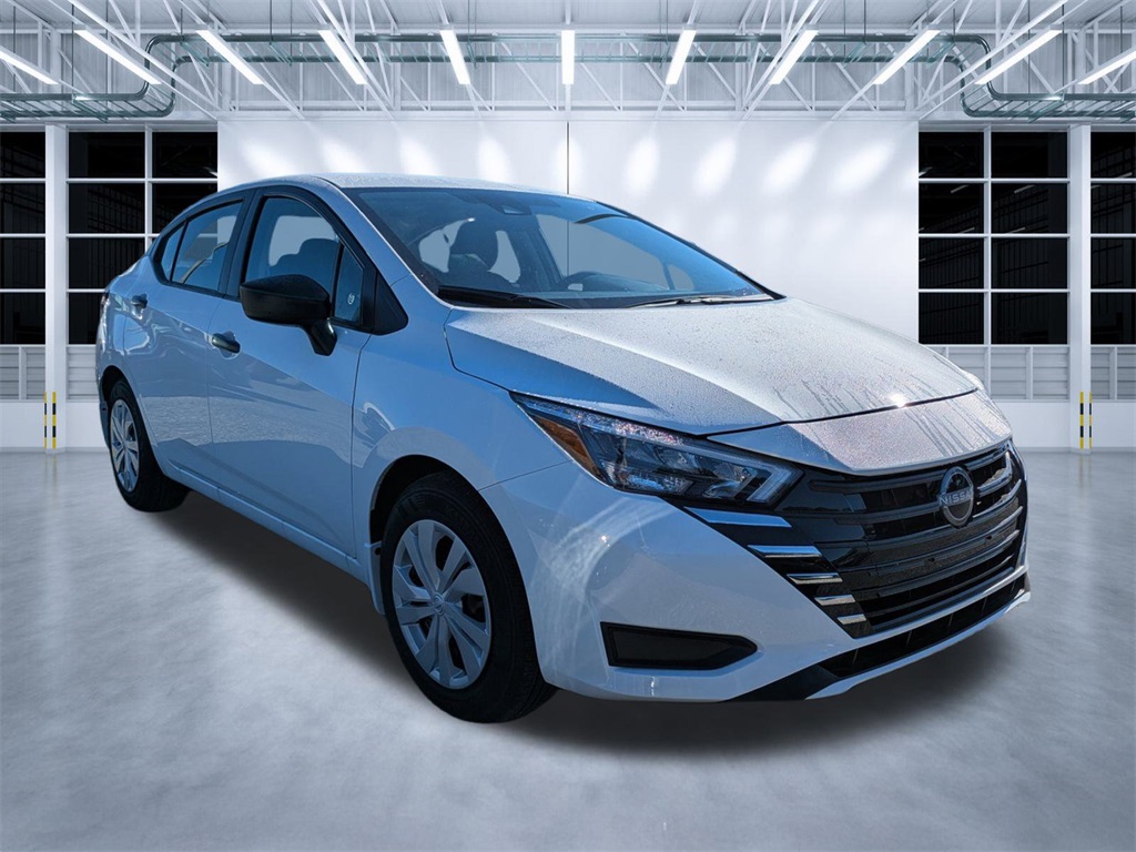 2025 Nissan Versa S's photo