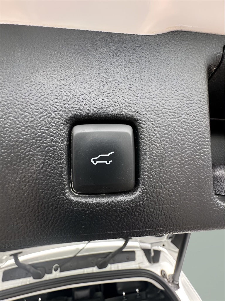 2022 Ford Escape SEL photo 13