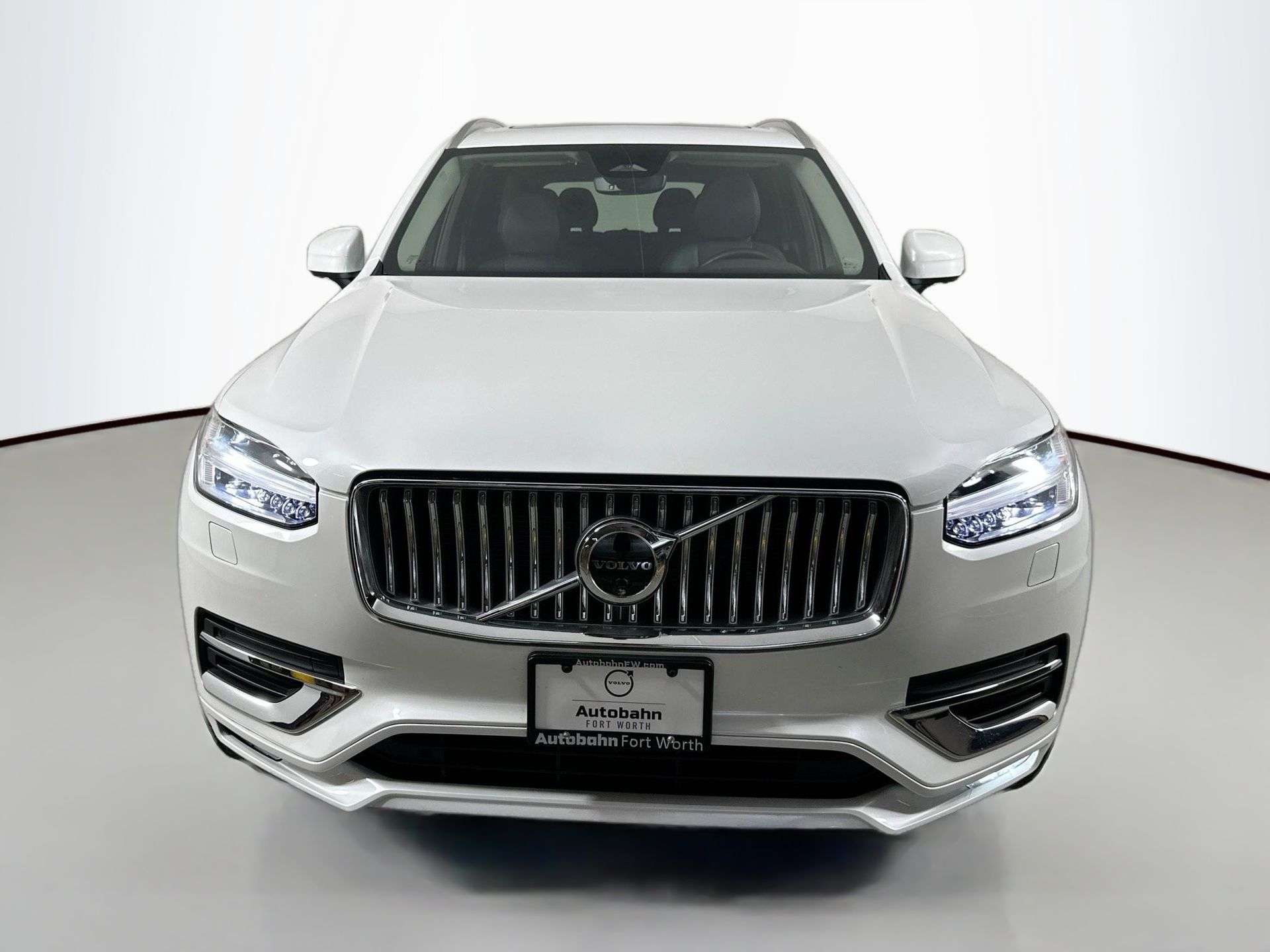 2025 Volvo XC90 B5 Plus AWD photo 2