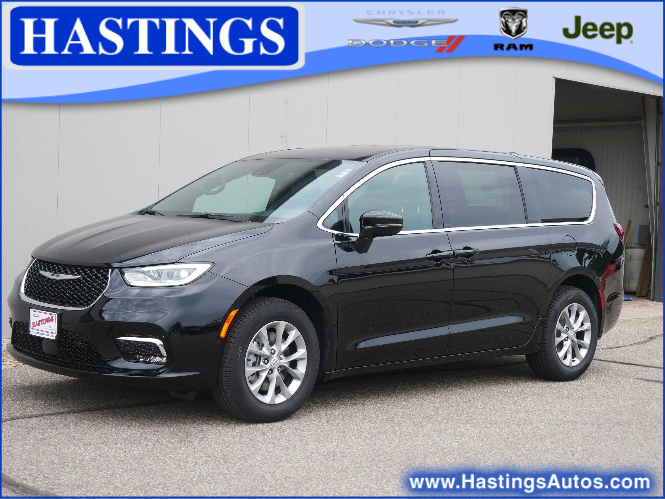 2026 Chrysler Pacifica Select's photo